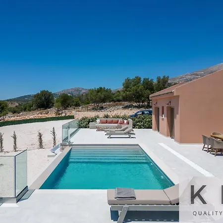 Akrothea With Panoramic View And Private Pool * Razáta